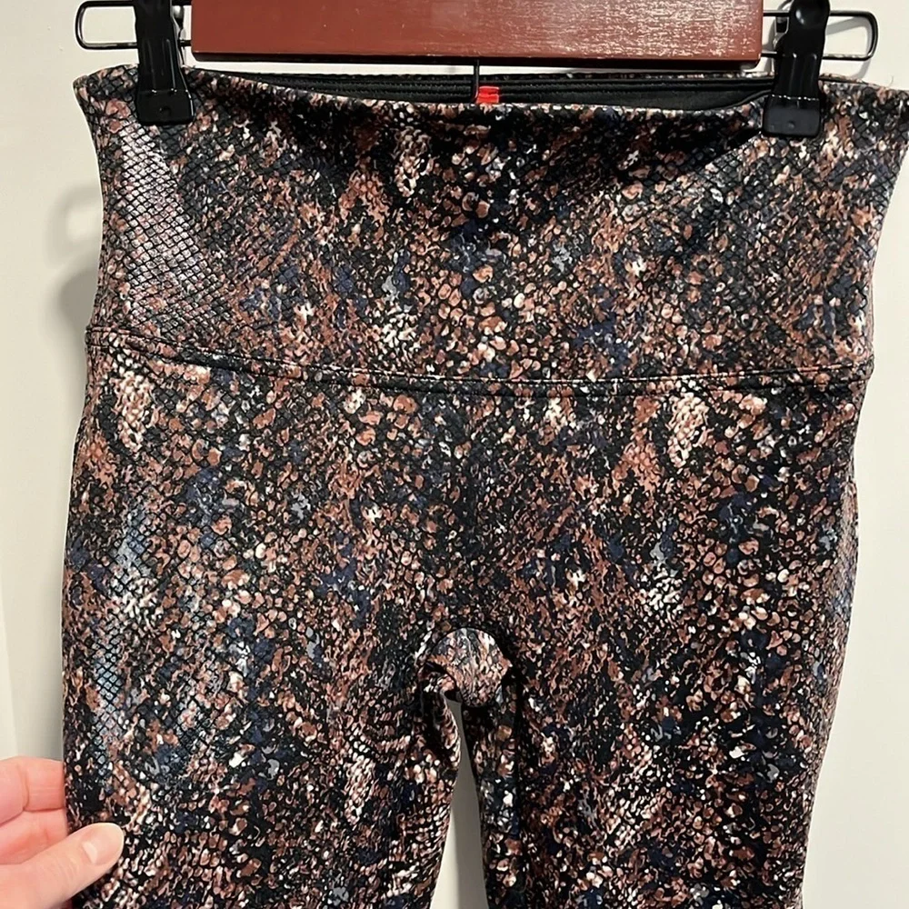 Spanx Faux Leather Snake Shine Legging Size Medium